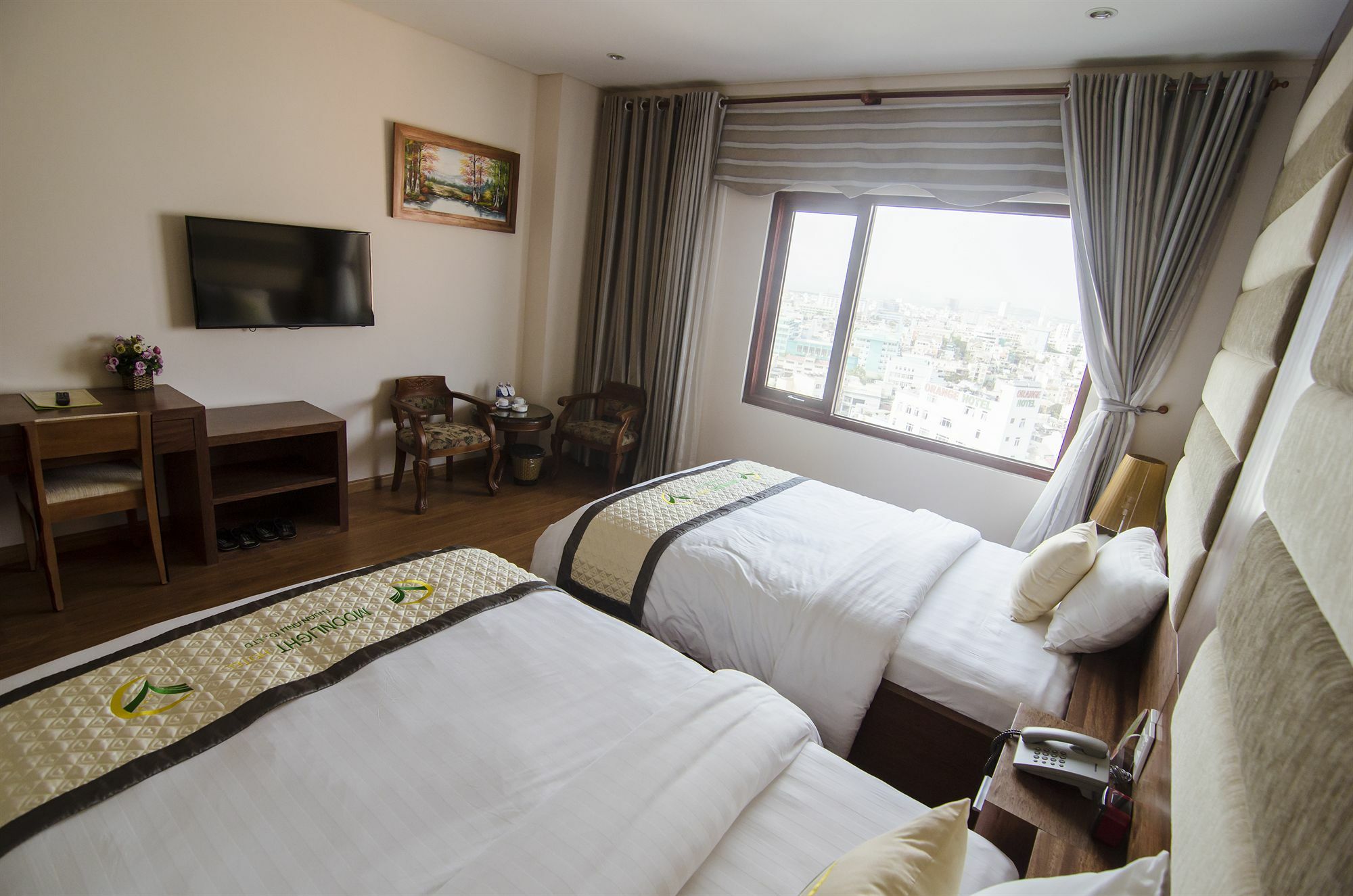 Hotel Moonlight & - Romantic River View & View, High Floor, Near Dragon Bridge