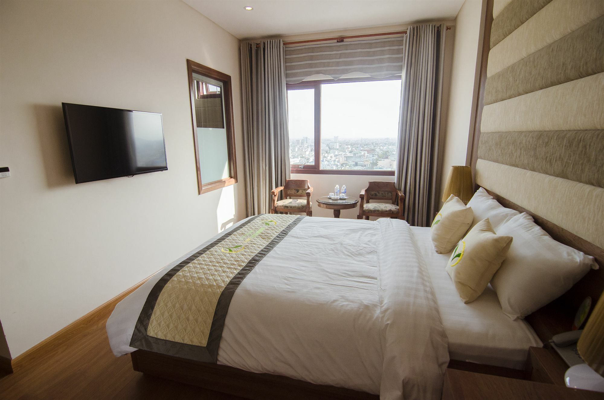 Moonlight & - Romantic River View & View, High Floor, Near Dragon Bridge 4* Da Nang